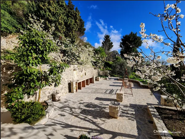 Rustovo'da 5 Yatak Odalı Villa, 392 m²